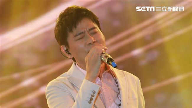 男星父親過世一夜長大　幽默暢談人生