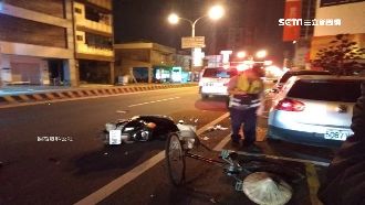 半夜阿伯路邊牽單車　騎士直衝撞飛他