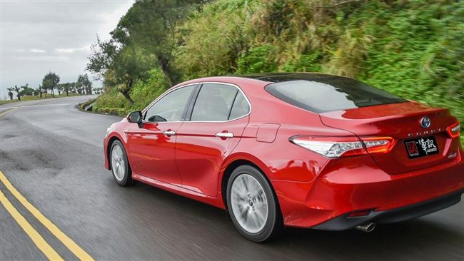 日本進口(下)　豐田油電Camry