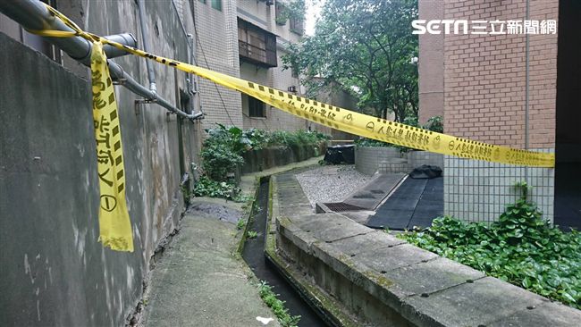 庭院溜狗驚見男屍　疑23樓墜下慘死