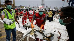 獅子航空公司（Lion Air）一架接近全新的波音班機10月底失事墜海，機上189人無人生還，印尼調查人員今天將公布初步調查報告，預料不會對空難原因做出結論。（圖／翻攝自@Ceepra_Meawhe推特）