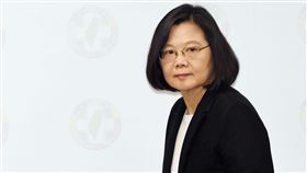 選情失利　蔡英文辭黨揆民進黨九合一選舉選情失利，黨主席蔡英文24日在中央黨部召開記者會向支持者表達歉意，並表示要對結果負起完全責任，立即辭去主席一職。中央社記者施宗暉攝　107年11月24日