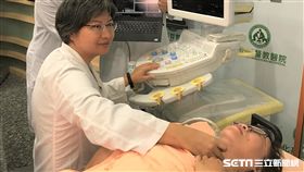 內分泌暨新陳代謝科醫師王舒儀（右二）表示，「遺傳、吸菸、肥胖」都是甲狀腺結節危險因子。（圖非新聞當事人／公關照）