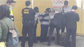 台北,市政府捷運站,偷竊,竊盜,皮夾,扒手（圖／翻攝爆料公社）