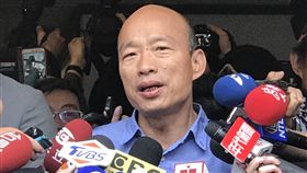 韓國瑜接受媒體聯訪高雄市長當選人韓國瑜（前）28日北上並接受媒體記者聯訪。他表示，希望他的團隊是非常勤勞、非常專業、非常熱情的。中央社記者吳翊寧攝  107年11月28日