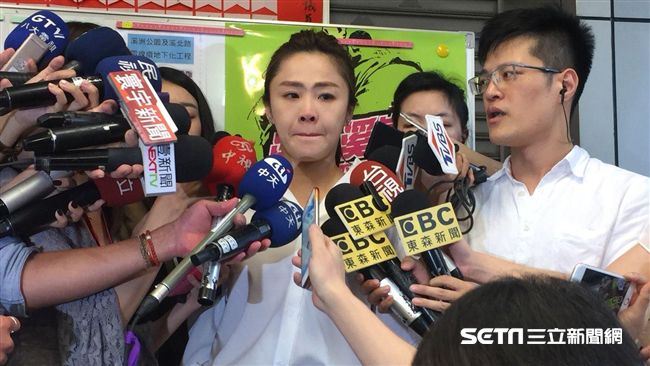 李婉鈺曬浴照抒壓　反嗆酸民：一定告