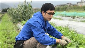 棄高薪務農／曾年收百萬「錢莫名就進來」他卻回鄉種田，農夫楊文志（記者郭奕均攝影）