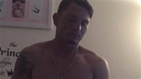 根本獸父！幫7週大女兒換尿布不順利　前科犯暴怒打死她（圖／翻攝自Artem Eydelman臉書）