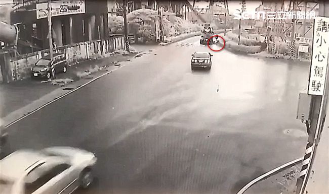 騎士遭輾斃畫面曝光　竟是撞花圃自摔