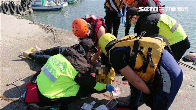 賞淡水河景驚見浮屍　民眾急報案求援