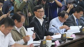 彭振聲出席北農董事會台北農產運銷公司29日召開董事會，身兼北農董事長的台北市工務局長彭振聲（中）出席會議。中央社記者徐肇昌攝  107年11月29日