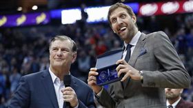 德佬滑稽模仿罰球　喬丹忍不住噴粗口
NBA,達拉斯獨行俠,Dirk Nowitzki,DeAndre Jordan,模仿
翻攝自推特