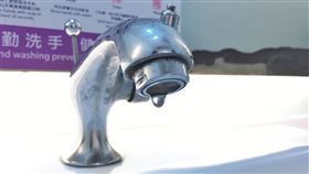 台水施工停水9小時　桃園2600戶受影響台灣自來水公司第二區管理處辦理「高鐵區水壓水量監控設備增設」工程，22日晚間9時起，桃園市大園與中壢地區約2600戶將停水9小時，提醒民眾提前儲水備用。中央社記者吳睿騏桃園攝　107年3月21日