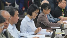 吳音寧出席北農董事會（3）台北農產運銷公司29日下午召開第12屆第7次董事會，會中討論包含勞工退休準備金規劃等議程，農委會也已表態，將處理總經理吳音寧（中）的人事案。中央社記者徐肇昌攝　107年11月29日