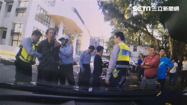 潛校園守候女大生　大叔揮刀反遭制伏