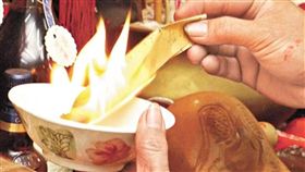 符水,治病,特效藥,爆廢公社　圖／翻攝自臉書爆廢公社