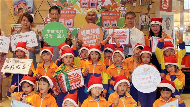 中醫師分享故事　為弱勢童募耶誕禮物