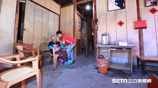 獨居嬤昏迷送醫　憂「沒錢付」急回家