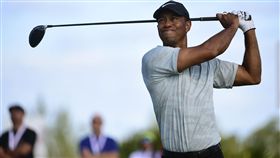 伍茲抱病上陣交出73桿。（圖／美聯社／達志影像）