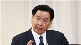 駁柯文哲台灣商品說　吳釗燮：台灣是非賣品台北市長柯文哲日前曾說，在美中對抗之間，台灣不過是架上的商品。外交部長吳釗燮（圖）22日在立法院表示，他絕不同意此說法，「Taiwan is not for sale，台灣是非賣品」。中央社記者施宗暉攝　107年10月22日