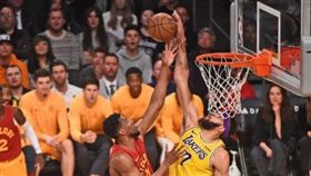 太神啦！溜馬4人快攻…麥基1人擋下
NBA,洛杉磯湖人,JaVale McGee
翻攝自推特