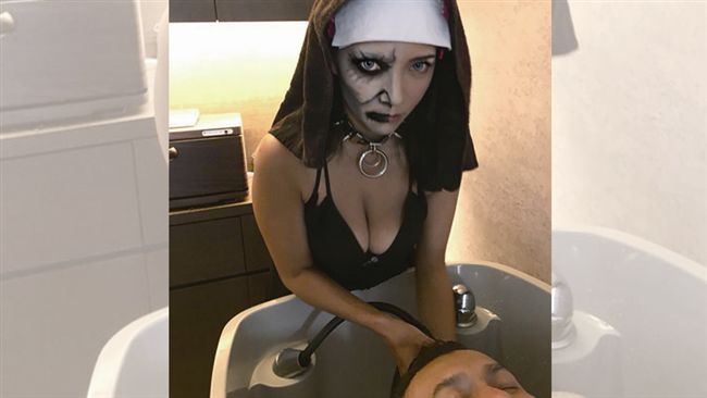 爆乳洗頭太厲害　士林髮型設計師超夯