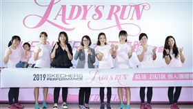 房思瑜、謝喜恩、許佩芸及連續6年參加跑友，共同號召萬名姐妹參興。（圖／主辦單位提供）