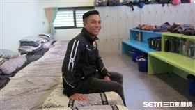 ▲富邦悍將外野手高孝儀羨慕卑南國中新宿舍。（圖／記者蕭保祥攝影）