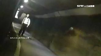險釀禍！阿伯亂入機車地下道嚇到騎士