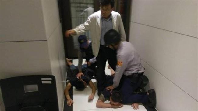 酒店妹想改行遭控制逼債　警破門營救