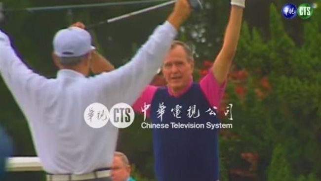25年前訪台　老布希揪李登輝尬球技
