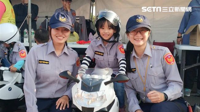 花彩節熱鬧登場！警民互動共同宣導