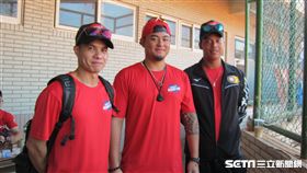 ▲職棒選手張正偉（左起）、王躍霖與陳韋奇出席關懷盃。（圖／記者蕭保祥攝影）
