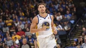 睡意退散！湯神揭露每日「開機」妙招
NBA,金州勇士,Klay Thompson,睡意,冷水池
翻攝自推特