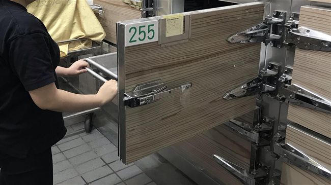 婆婆想抱孫　竟要媳用遺體手摸肚助孕