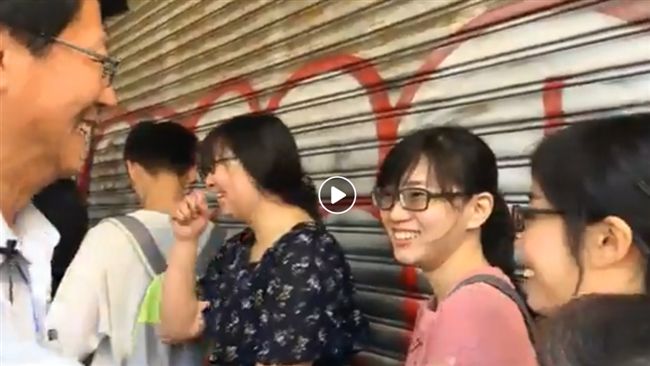 龍介仙最高票請米粉　女粉絲攬緊緊！
