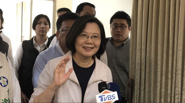 小英：檢討時希望大家能直接、大聲！