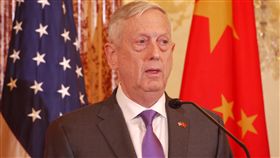 美國國防部長馬提斯關於南海，美國國防部長馬提斯9日表示，美軍會像其他國家一樣，持續在任何國際法允許的國際水域與空域活動。中央社記者鄭崇生華盛頓攝 107年11月10日
