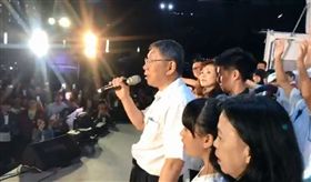 柯文哲唱這3歌超投入！猛盯歌詞落拍又破音　返市府曝心聲
圖翻攝自柯文哲臉書