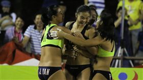 沈筠庭（中）成功攔下4球，助中華女B封后。（圖／大會提供）