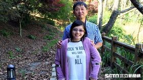 ▲王小姐小時候下肢突然無知覺，找病因找了超過20年，最後終於如願找出原來自己是罹患罕見的「脊髓牽扯症候群」。（圖／亞大醫院提供）