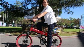 裝上這套創新發明  原來騎單車也能洗衣國立暨南國際大學附屬高級中學3年級學生簡詩婷（圖）為減輕母親洗衣負擔，發明自行車洗衣裝置，透過後車輪帶動洗衣槽，實測比手洗更乾淨。中央社記者蕭博陽南投縣攝  107年12月3日