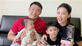 嚴立婷老公和兩個小孩