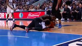 慎入！貝弗利一拐…對手牙齒直接噴了
NBA,洛杉磯快艇,Patrick Beverley,達拉斯獨行俠,Dennis Smith Jr.
翻攝自推特