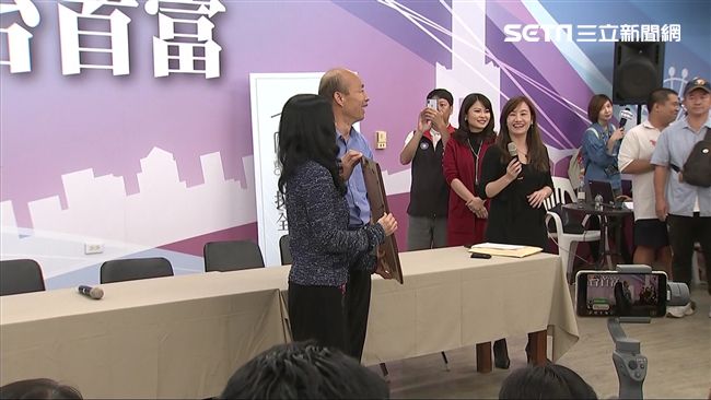 凸顯愛情產業鏈　韓國瑜搭愛之船就職
