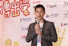 唐氏症基金會林正俠董事長出席中廣「擁抱希望傳出愛」義賣活動關懷唐氏症寶寶。（記者林士傑/攝影）