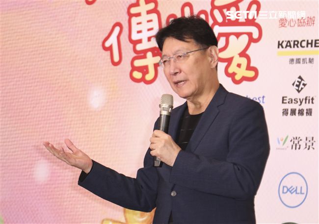 中廣趙少康董事長出席中廣「擁抱希望傳出愛」義賣活動關懷唐氏症寶寶。（記者林士傑/攝影）