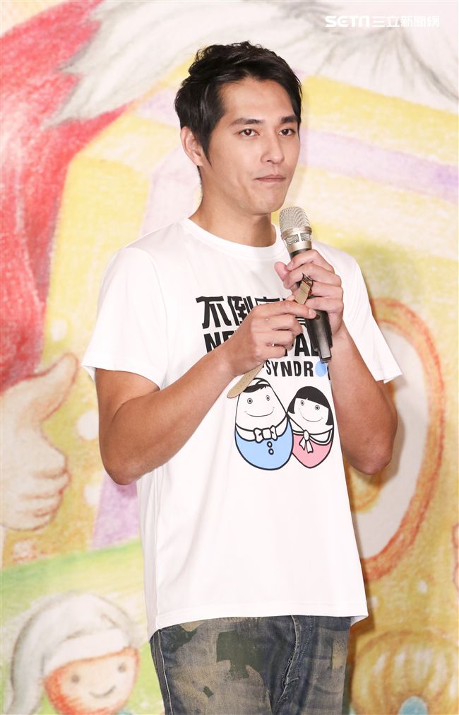 藍正龍出席中廣「擁抱希望傳出愛」義賣活動關懷唐氏症寶寶。（記者林士傑/攝影）