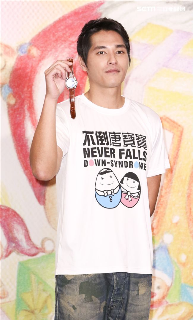 藍正龍出席中廣「擁抱希望傳出愛」義賣活動關懷唐氏症寶寶。（記者林士傑/攝影）