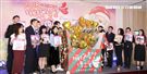 藍正龍與貴賓出席中廣「擁抱希望傳出愛」義賣活動關懷唐氏症寶寶。（記者林士傑/攝影）